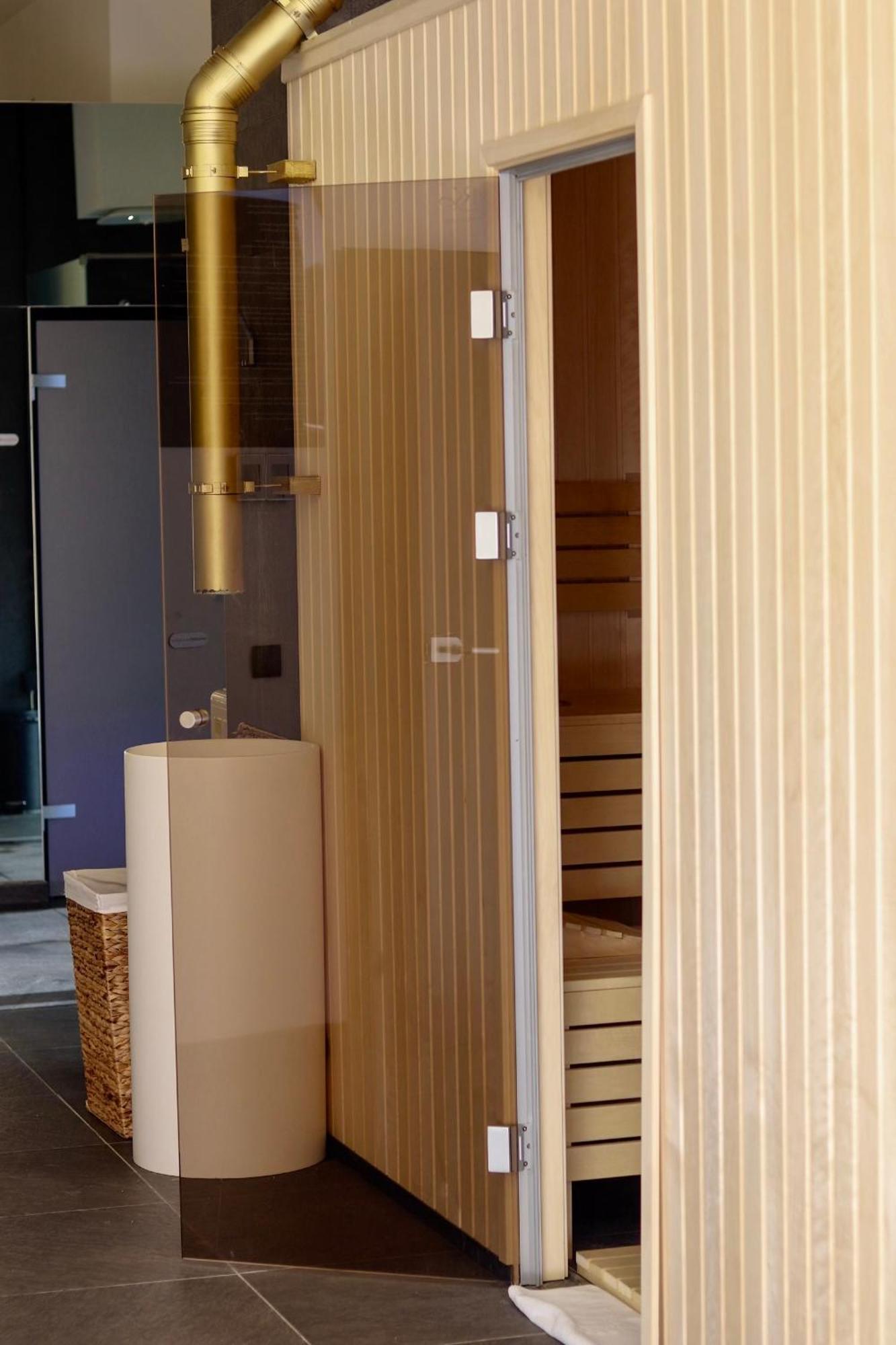 Swissotel Σαράγεβο Εξωτερικό φωτογραφία A modern Finnish sauna