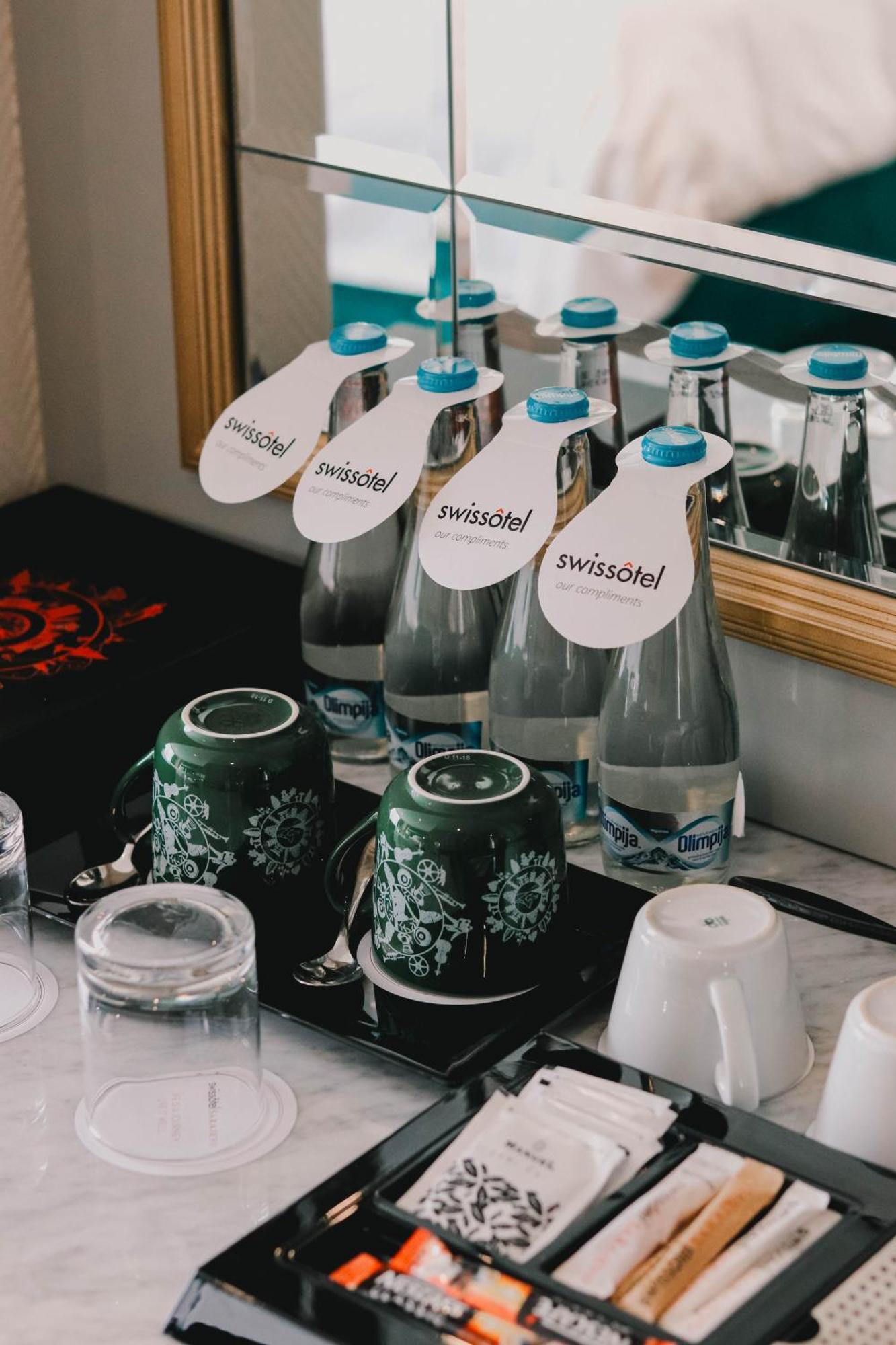 Swissotel Σαράγεβο Εξωτερικό φωτογραφία Bottles of Swissotel water