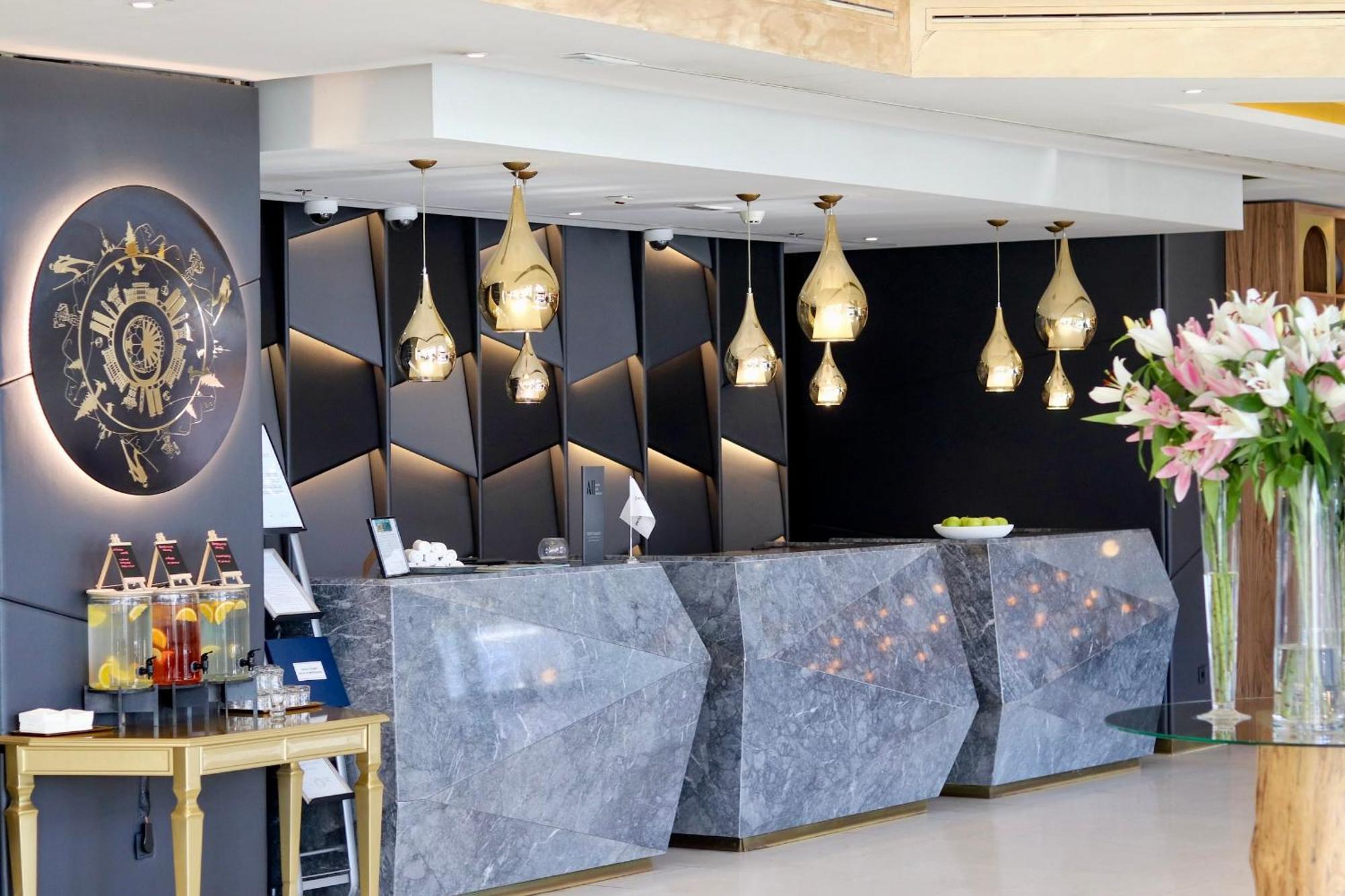 Swissotel Σαράγεβο Εξωτερικό φωτογραφία The reception area of the hotel