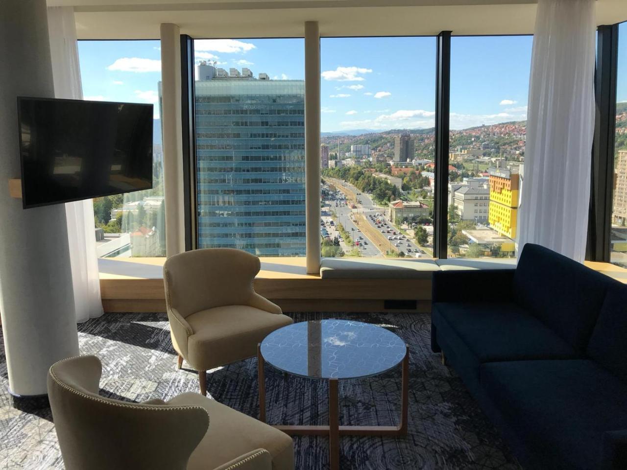 Swissotel Σαράγεβο Εξωτερικό φωτογραφία A living room in a typical apartment