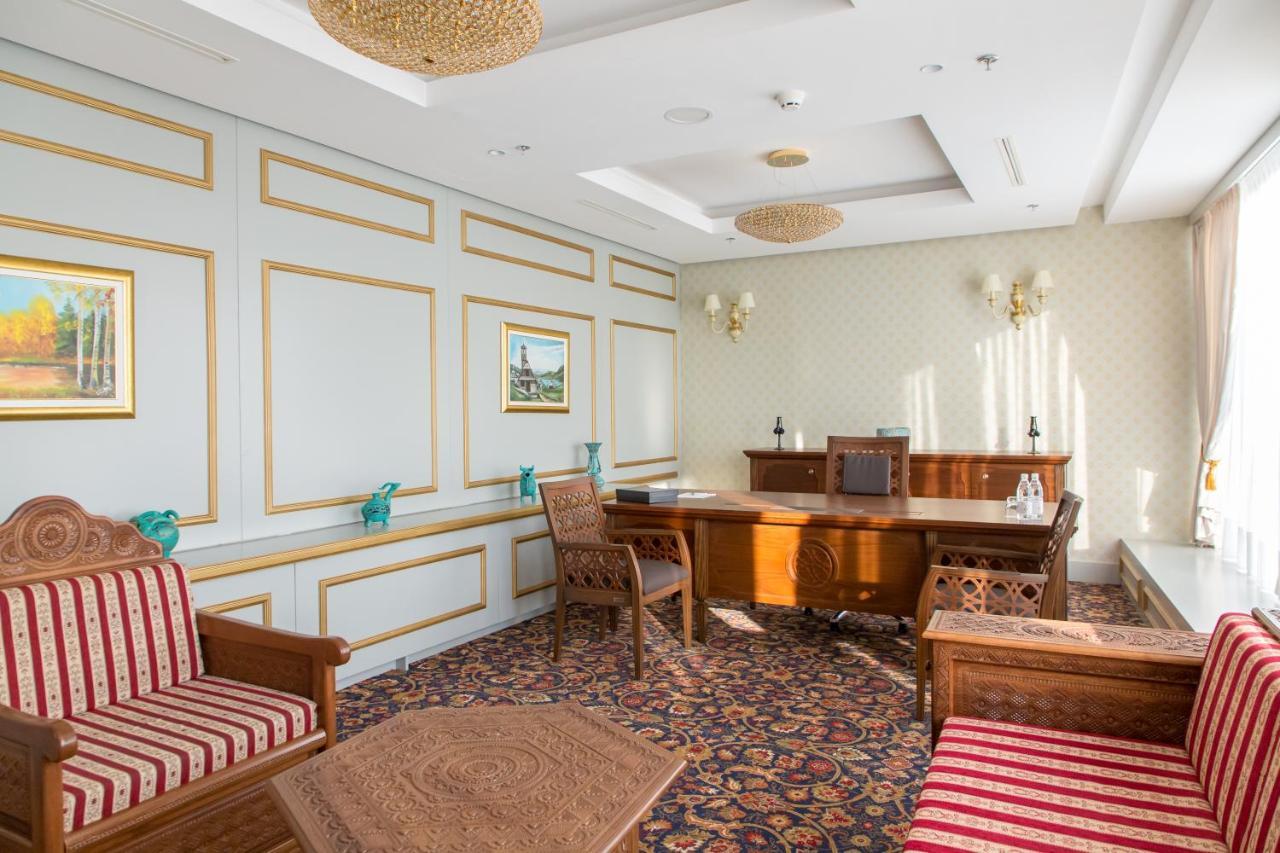Swissotel Σαράγεβο Εξωτερικό φωτογραφία The office of the President of the University